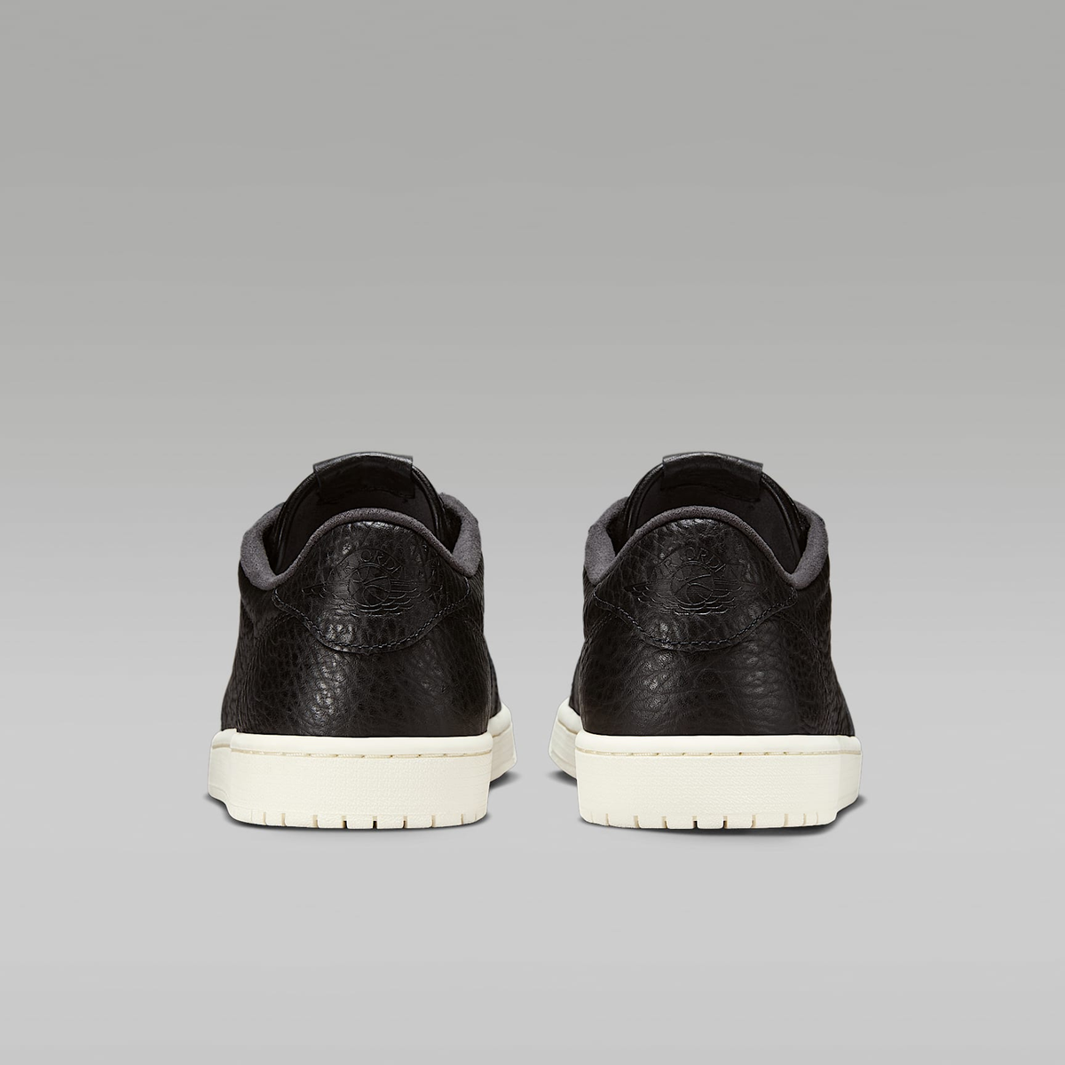 Air Jordan 1 Retro Low 848775-005 – Unisex Classic Black Sneaker