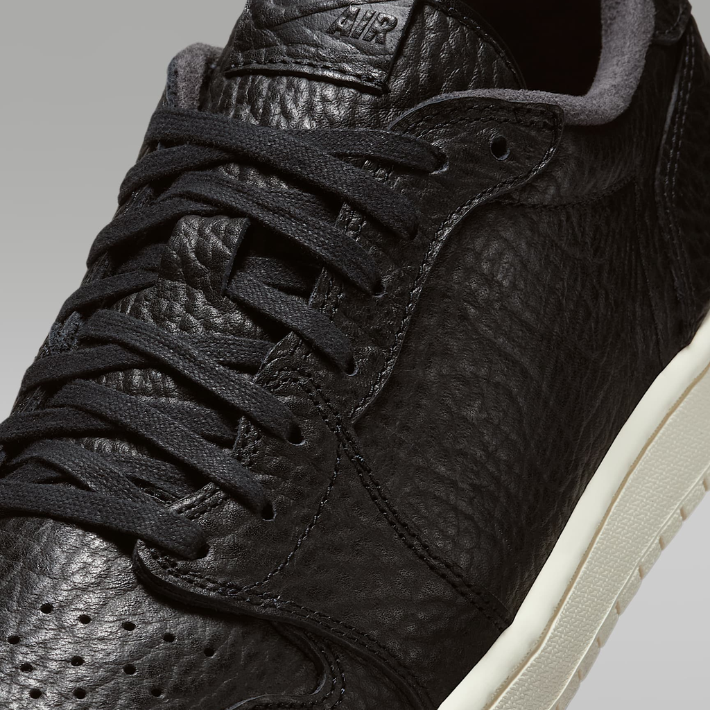 Air Jordan 1 Retro Low 848775-005 – Unisex Classic Black Sneaker