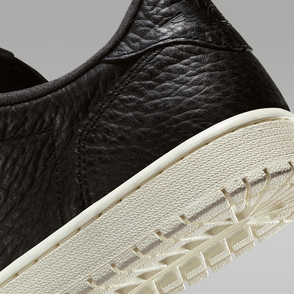 Air Jordan 1 Retro Low 848775-005 – Unisex Classic Black Sneaker