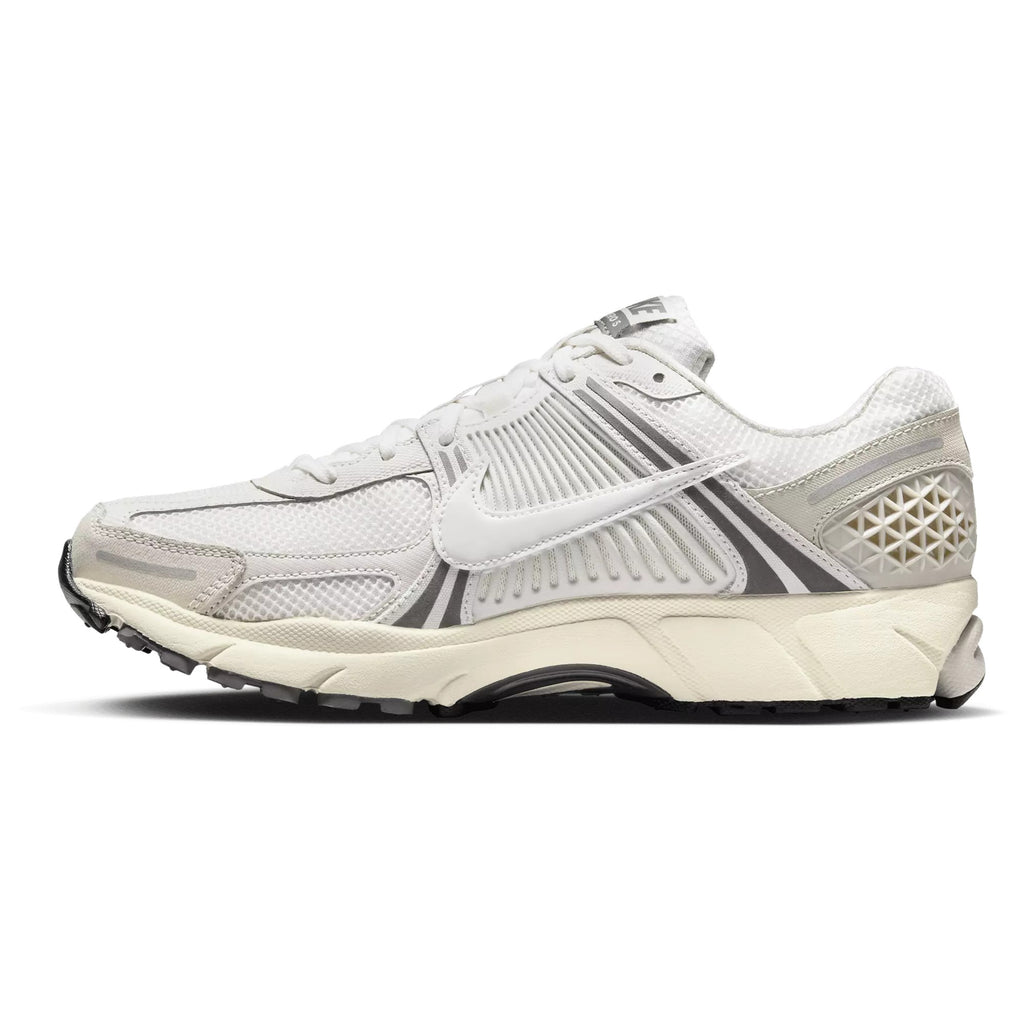 Nike Vomero 5 HF0731-007 – Y2K Retro Running Sneaker