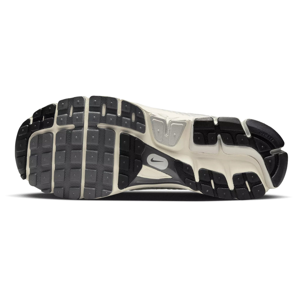 Nike Vomero 5 HF0731-007 – Y2K Retro Running Sneaker