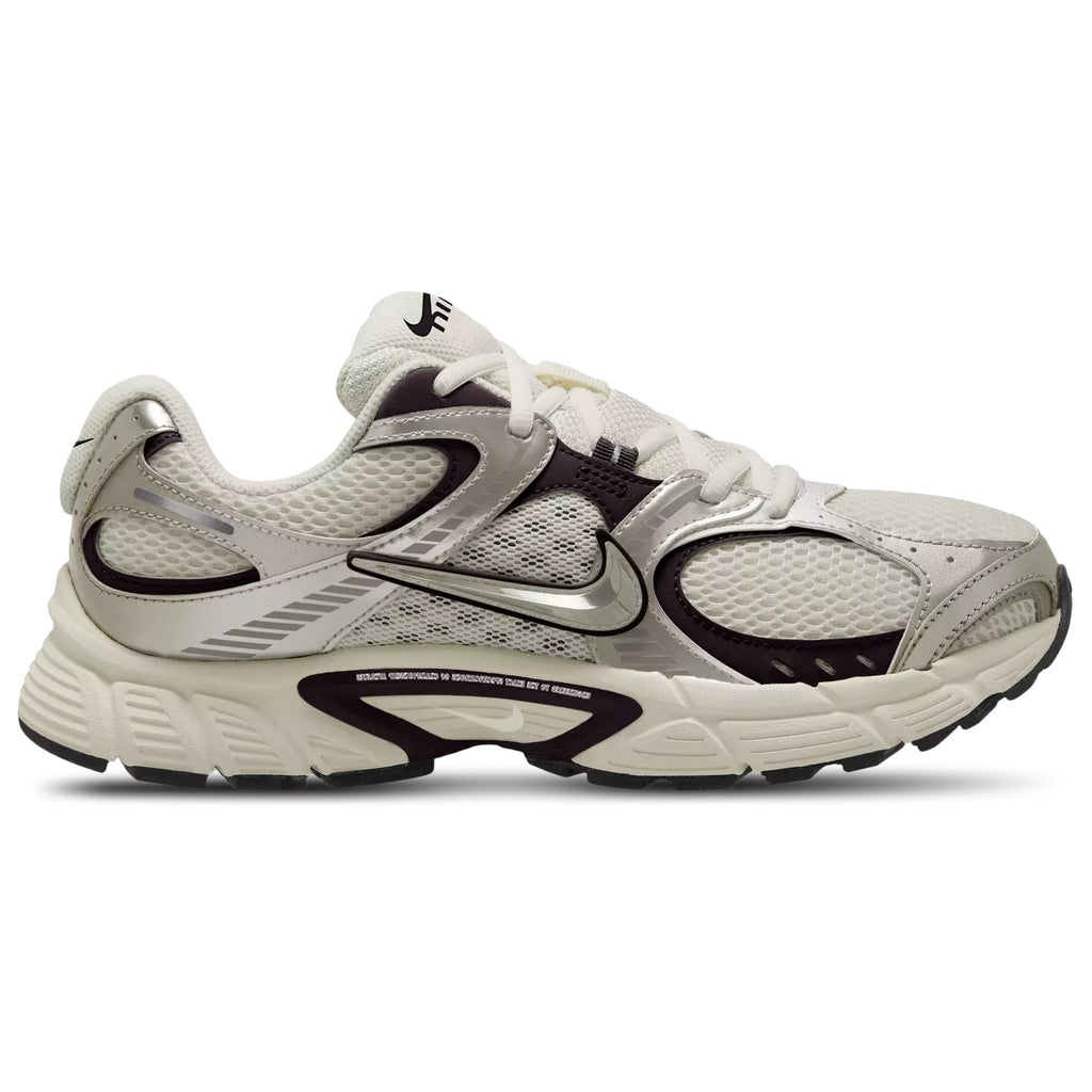 Nike V5 RNR HJ5228-011 – Streamlined Retro-Inspired Running Sneaker