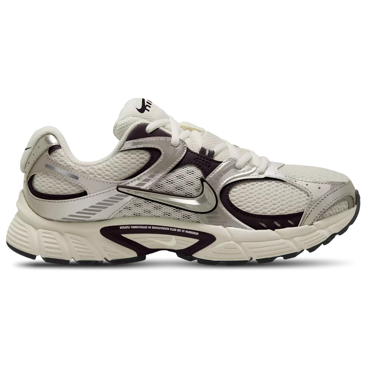 Nike V5 RNR HJ5228-011 – Streamlined Retro-Inspired Running Sneaker