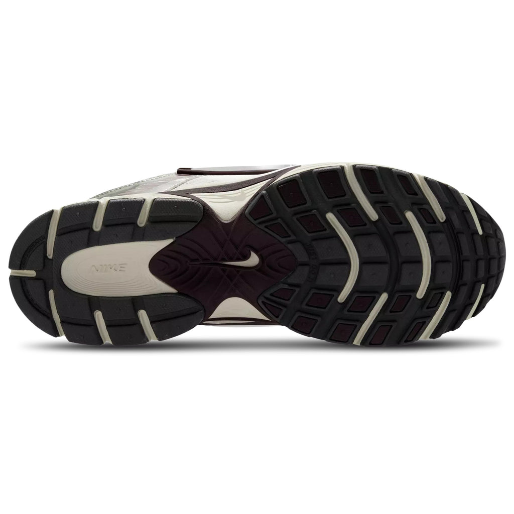 Nike V5 RNR HJ5228-011 – Streamlined Retro-Inspired Running Sneaker