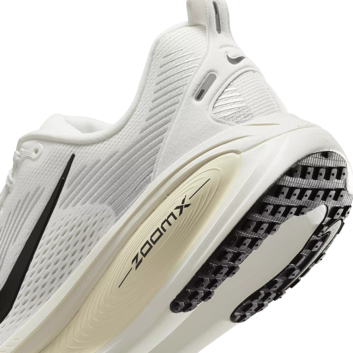 Nike Vomero 18 HM6803-101 – Max-Cushion Daily Training Sneaker