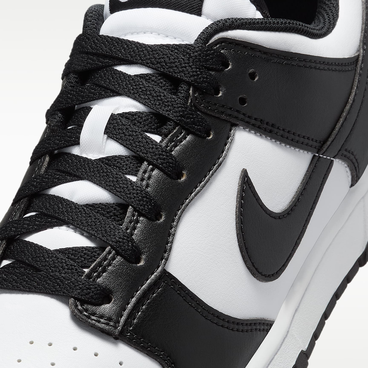 Nike Dunk Low Retro HF5441-100 – Unisex White Classic Sneaker